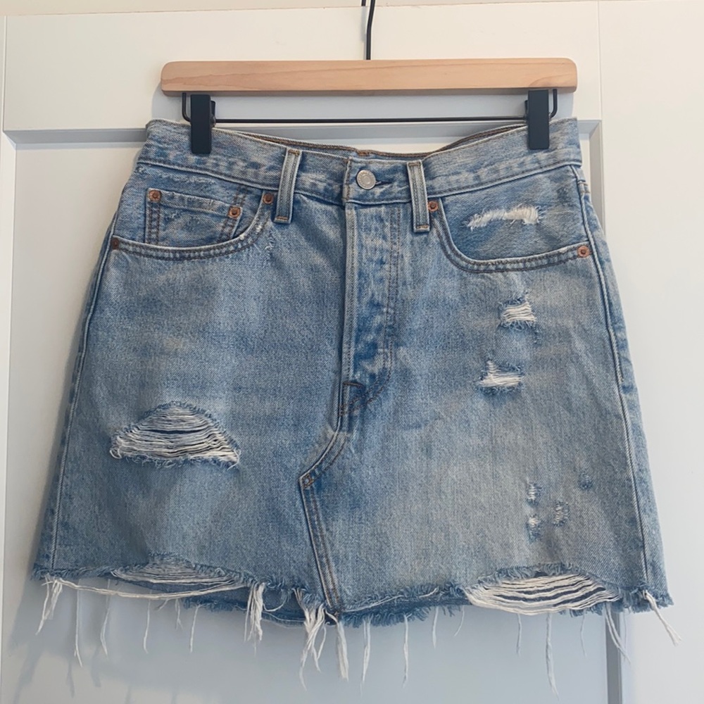 Levi’s Distressed Denim Buttonfly Skirt (Size: 27)